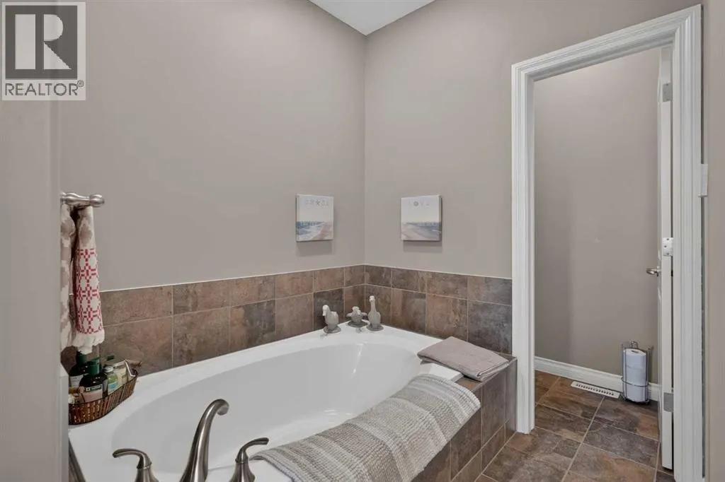 111 Tuscany Ravine Heights NW