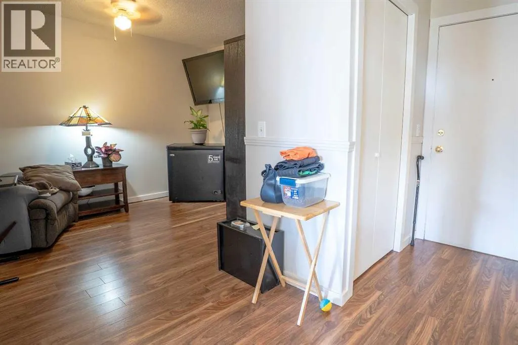 8412, 304 Mackenzie Way SW