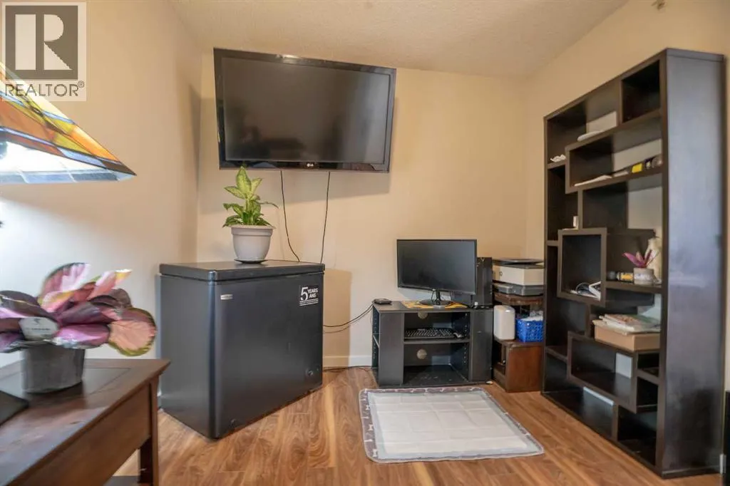 8412, 304 Mackenzie Way SW