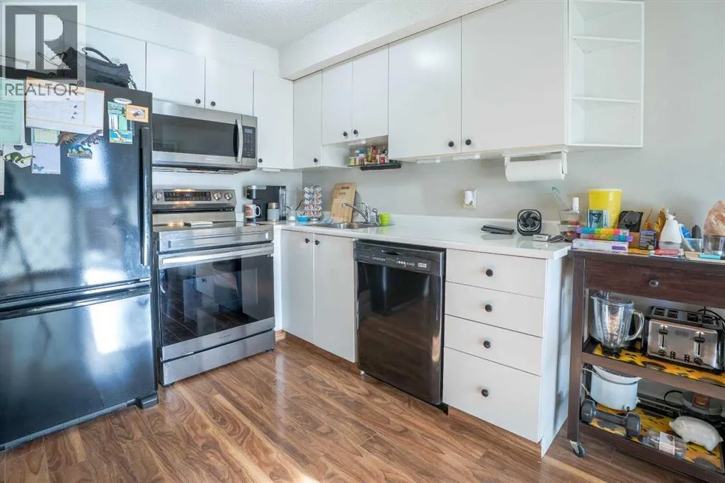 8412, 304 Mackenzie Way SW