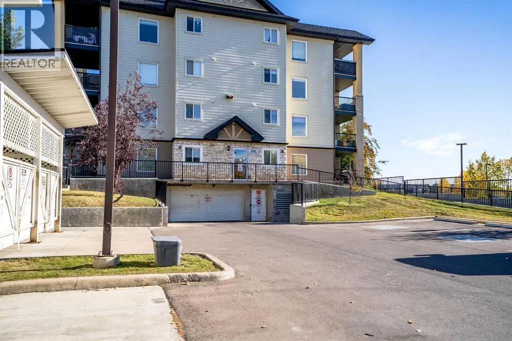 8412, 304 Mackenzie Way SW