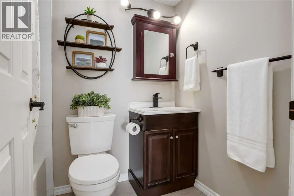 4226, 10 Prestwick Bay SE
