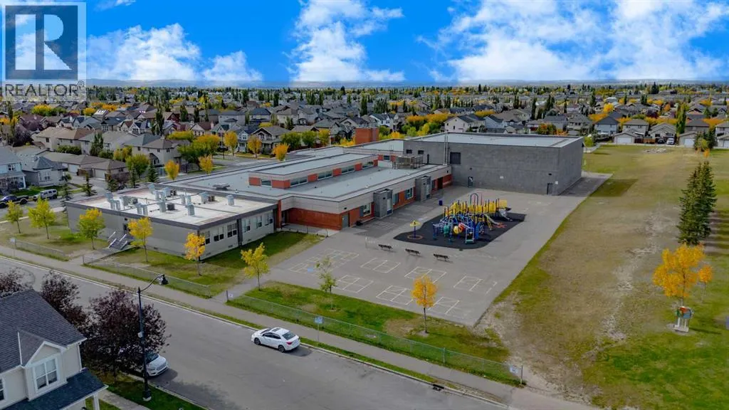 4226, 10 Prestwick Bay SE