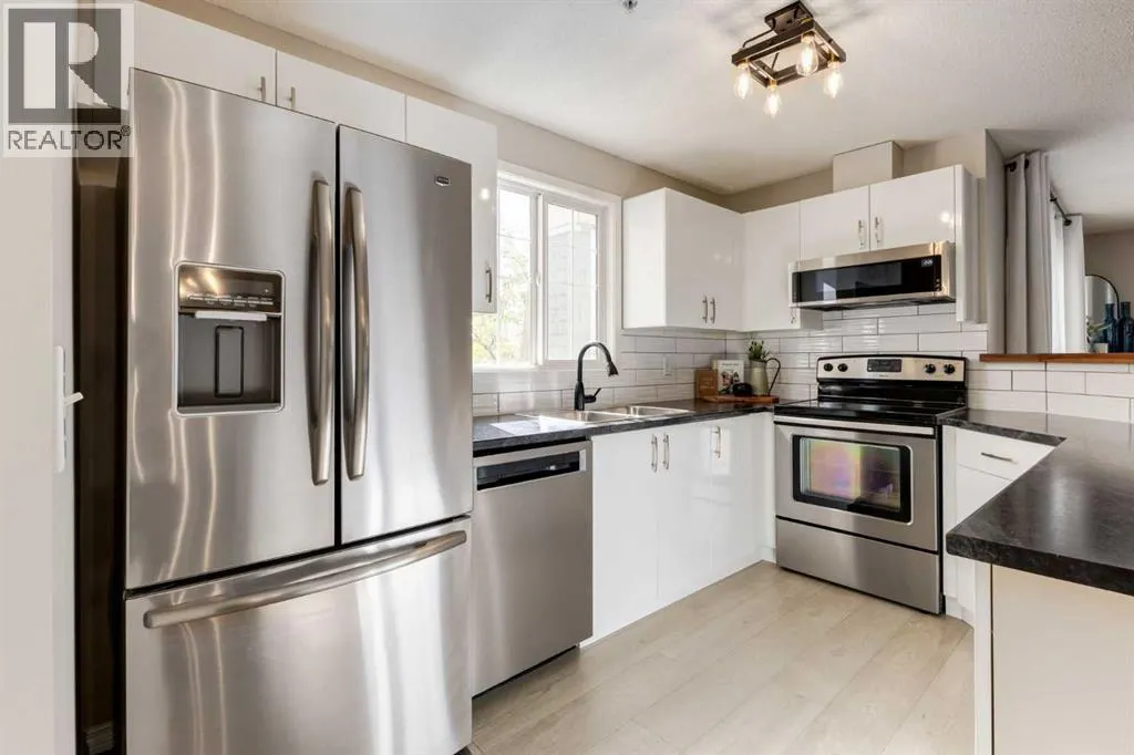 4226, 10 Prestwick Bay SE