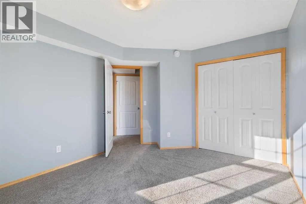 104, 23 Everridge Square SW