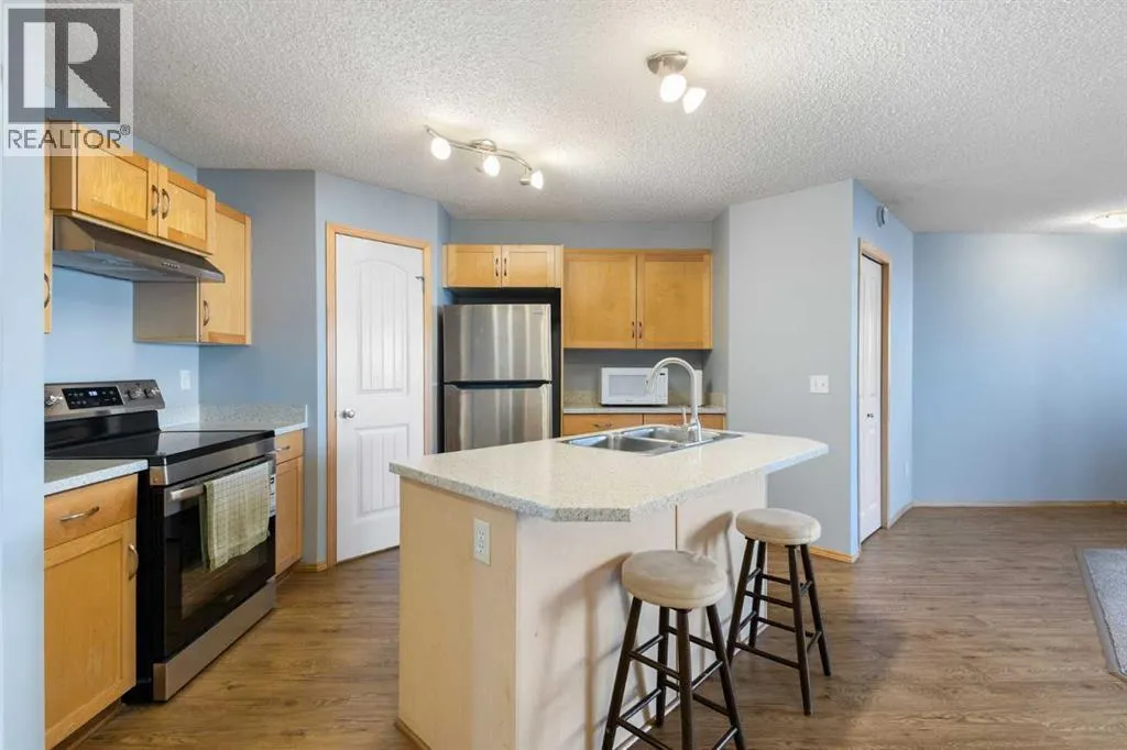 104, 23 Everridge Square SW