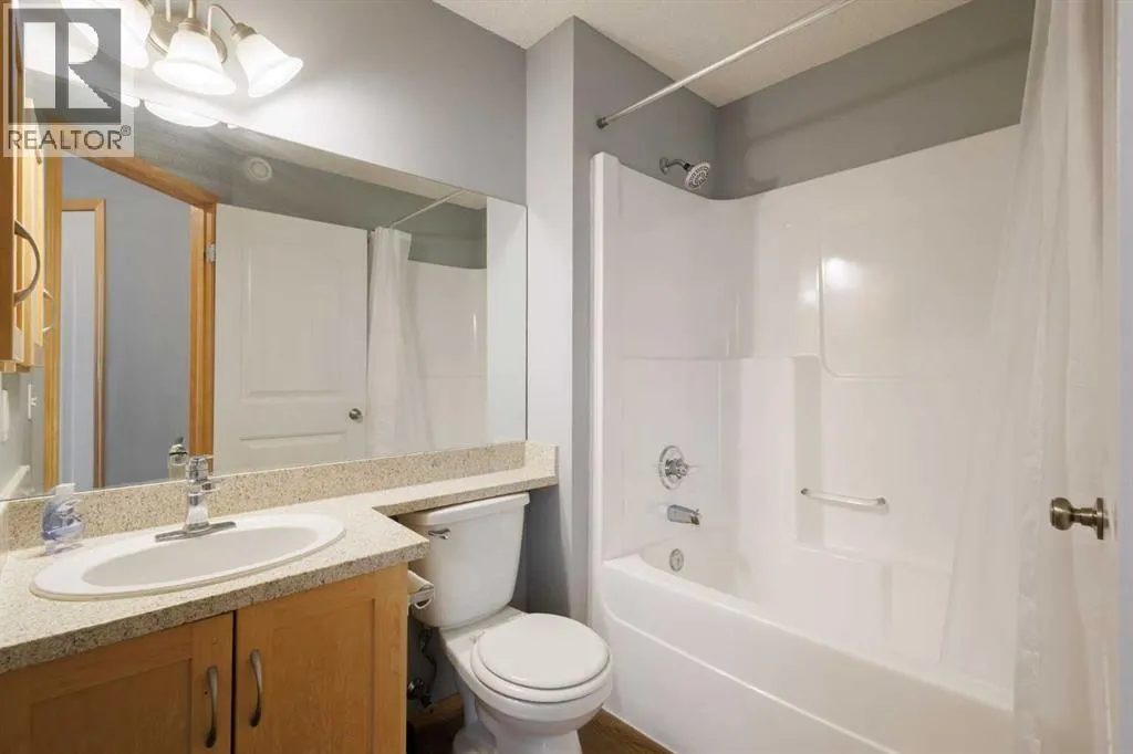 104, 23 Everridge Square SW