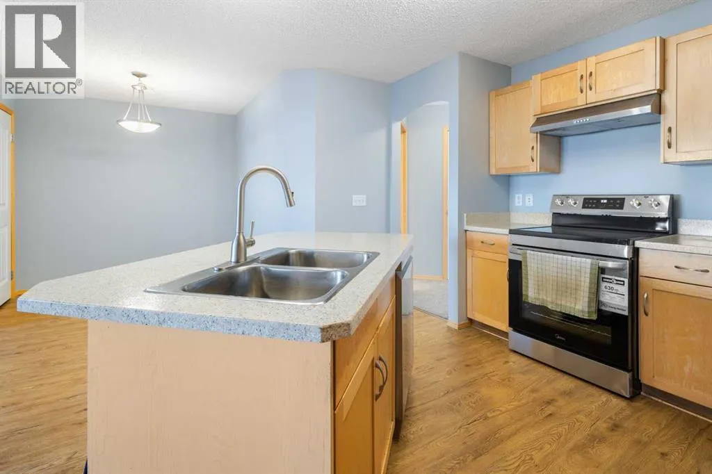 104, 23 Everridge Square SW