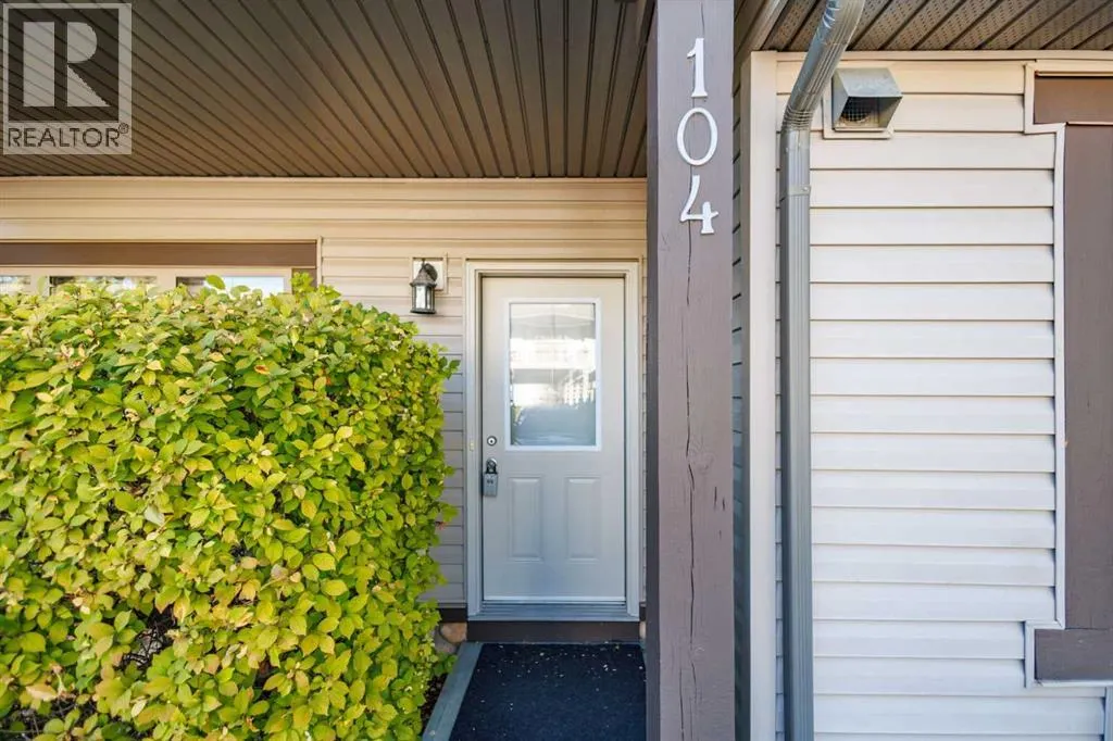 104, 23 Everridge Square SW