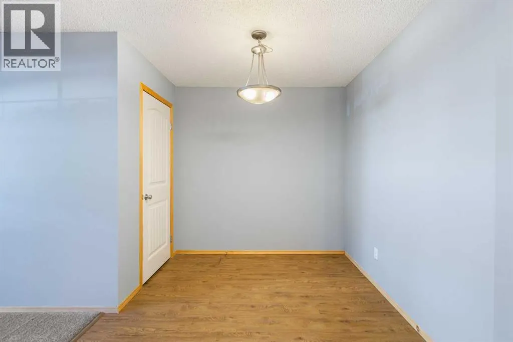 104, 23 Everridge Square SW