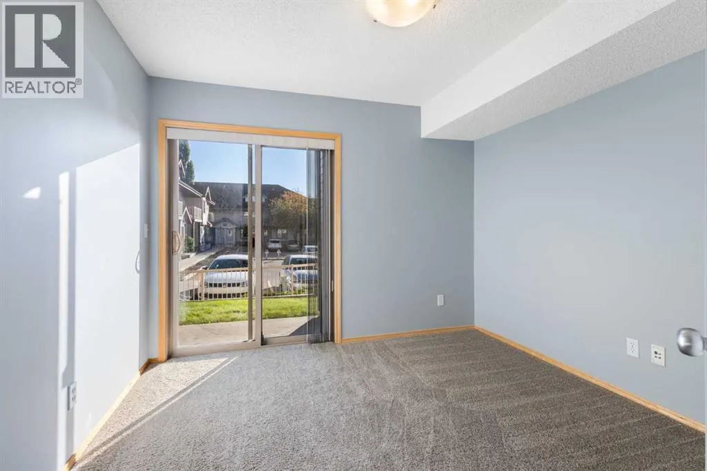 104, 23 Everridge Square SW