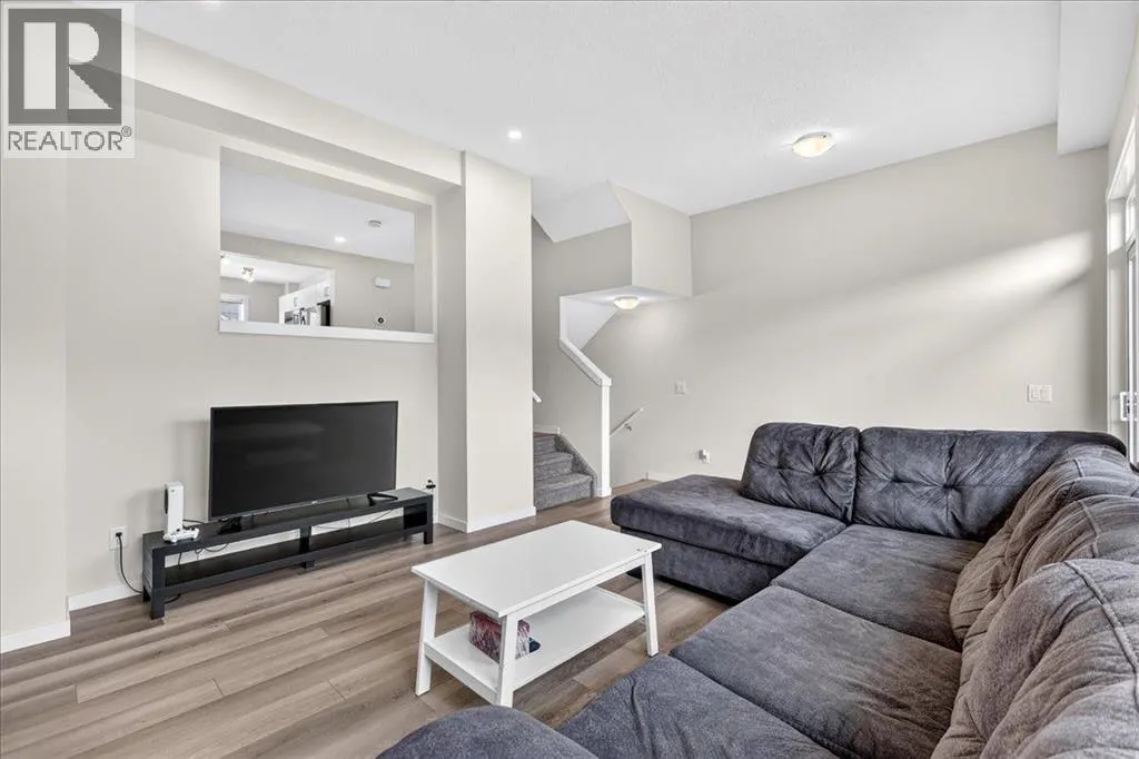 246 Cranbrook Square SE