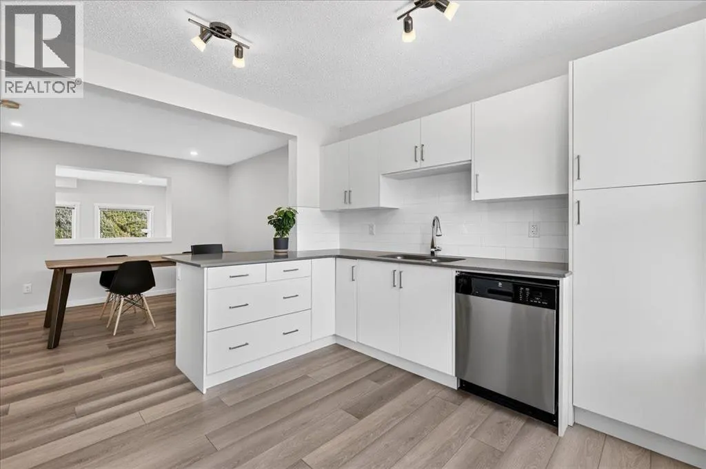 246 Cranbrook Square SE