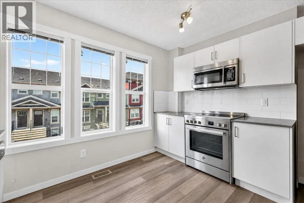 246 Cranbrook Square SE