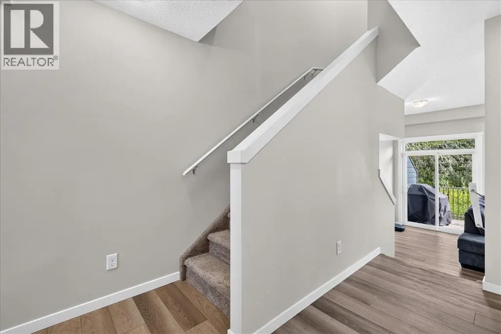246 Cranbrook Square SE