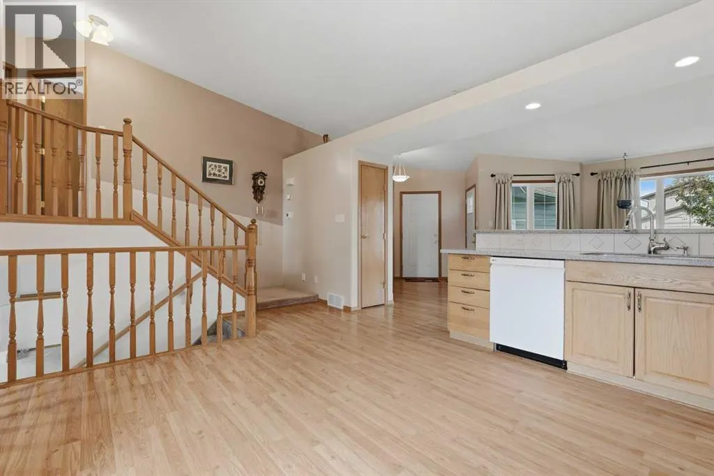 115 Cougar Road N