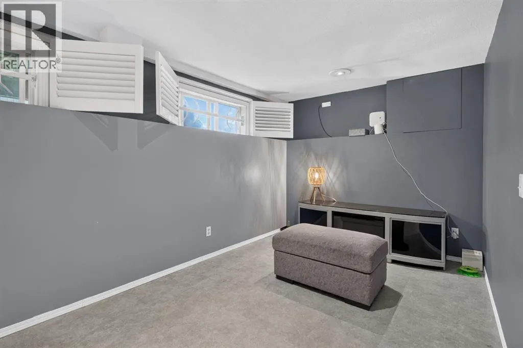 9, 567 Edmonton Trail NE