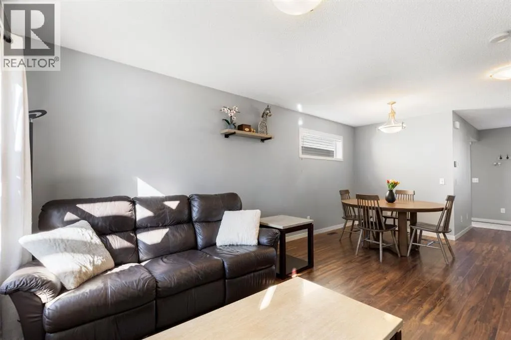 42 Copperpond Place SE