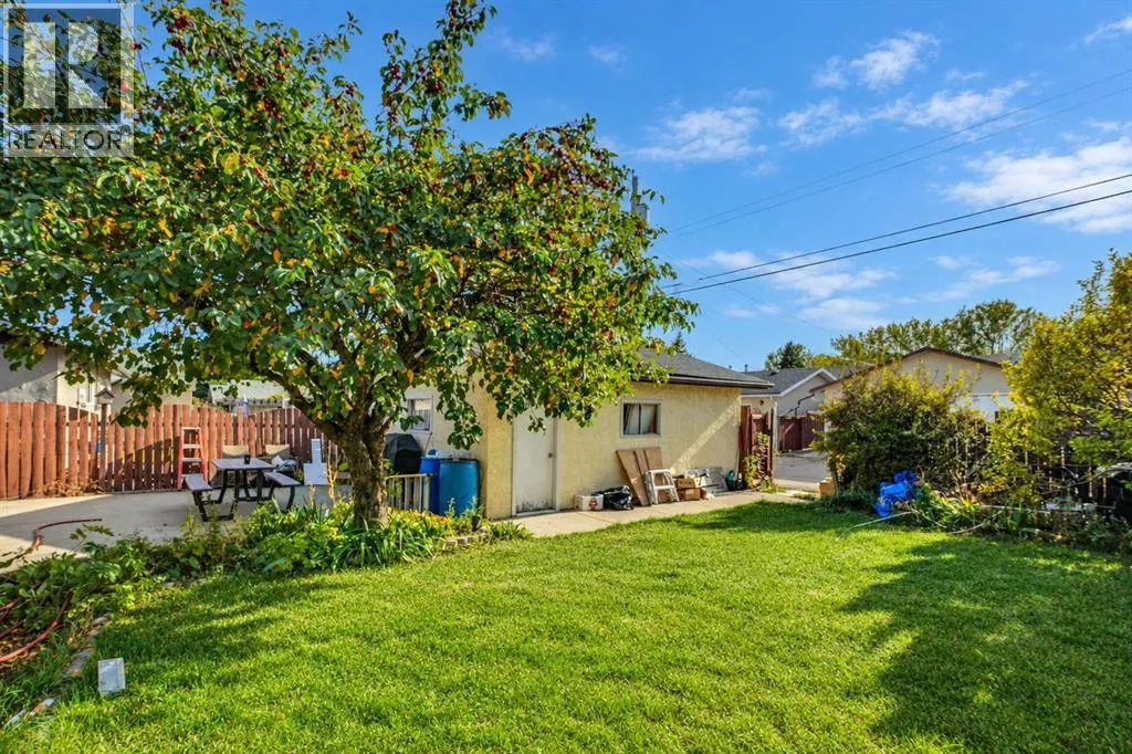 1115 Marcombe Crescent NE