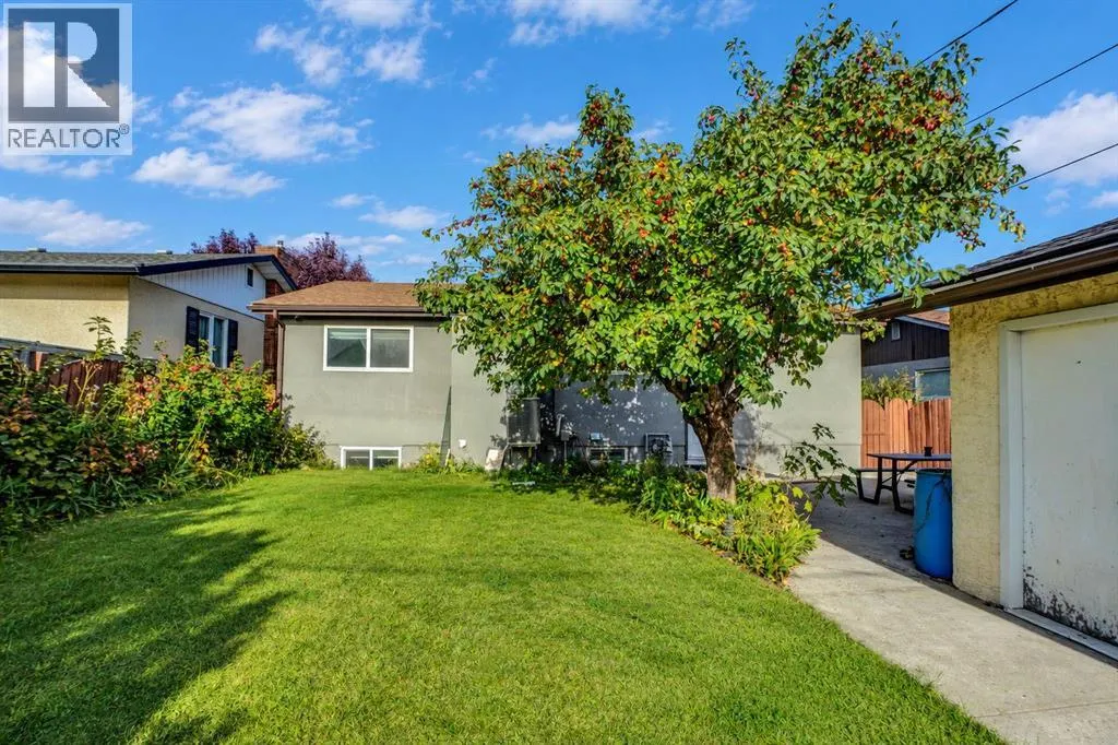 1115 Marcombe Crescent NE