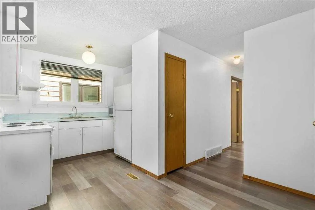 123 Whitworth Way NE