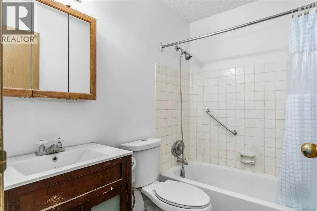 123 Whitworth Way NE