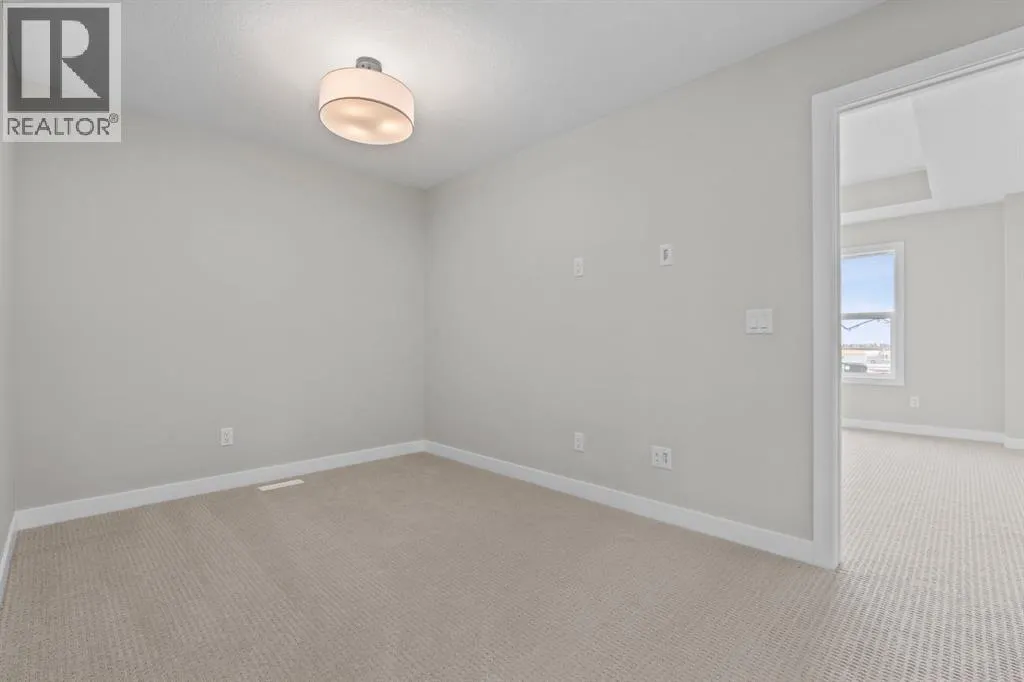 196 Huxbury View NE