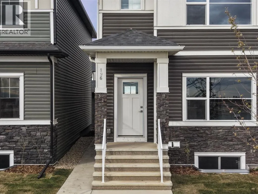 196 Huxbury View NE