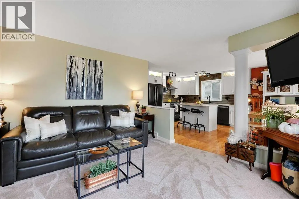 87 Springs Crescent SE