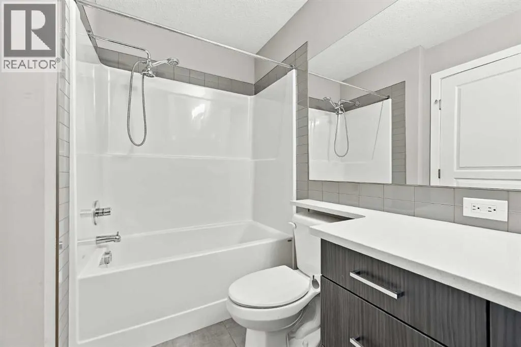 1604, 32 Horseshoe Crescent
