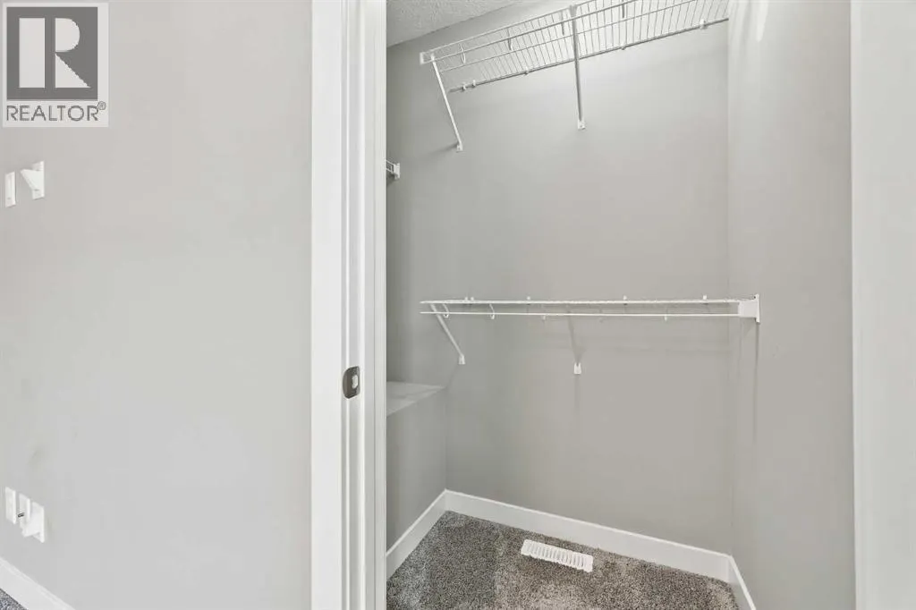 1604, 32 Horseshoe Crescent