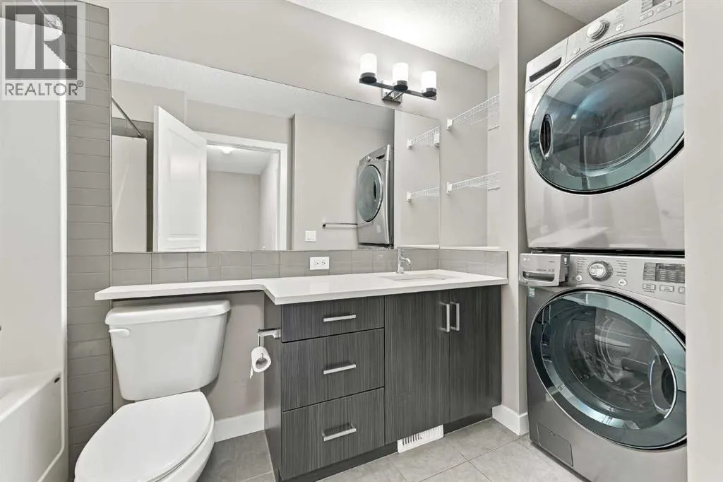 1604, 32 Horseshoe Crescent