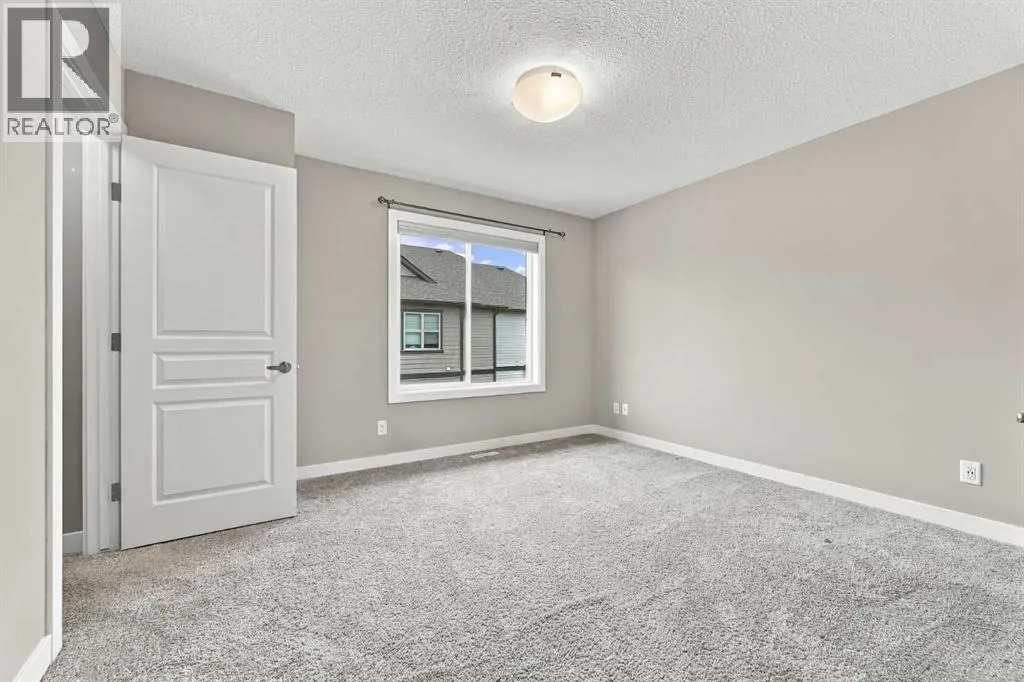 1604, 32 Horseshoe Crescent