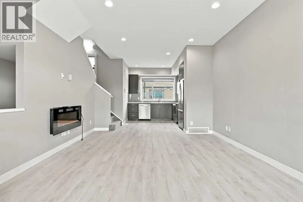 1604, 32 Horseshoe Crescent