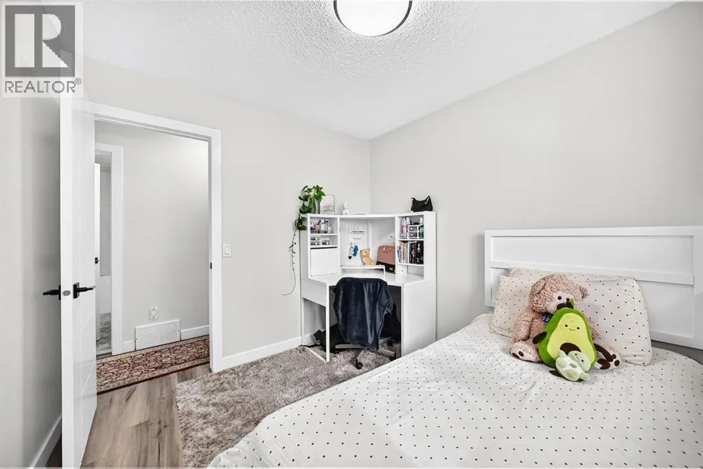 135 Whiteview Close NE