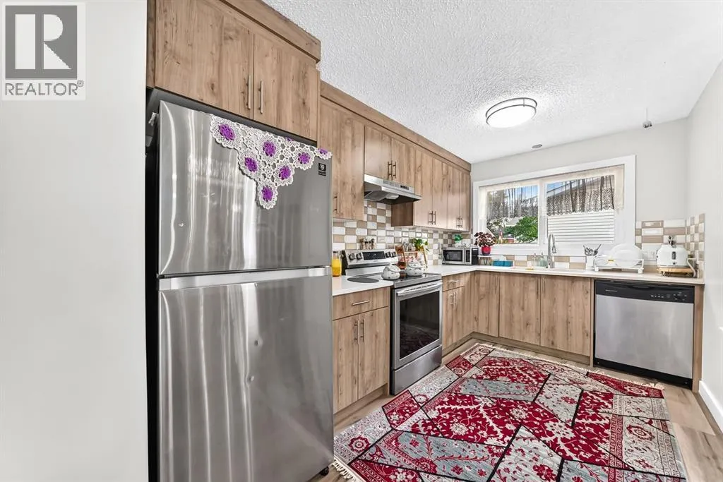 135 Whiteview Close NE