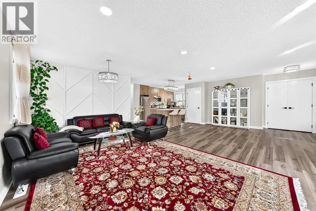 135 Whiteview Close NE