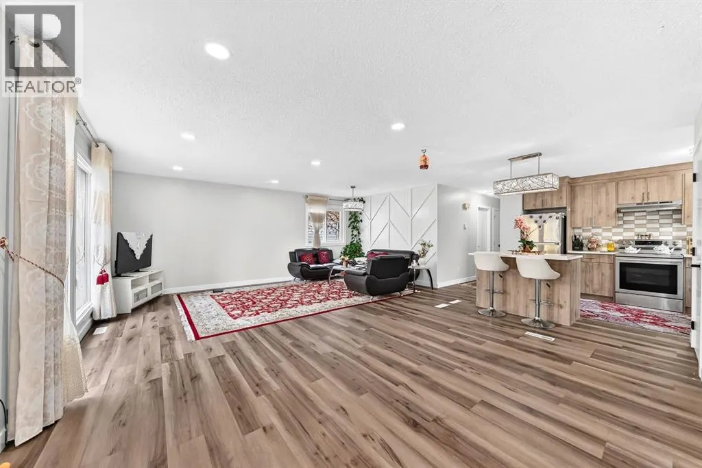 135 Whiteview Close NE