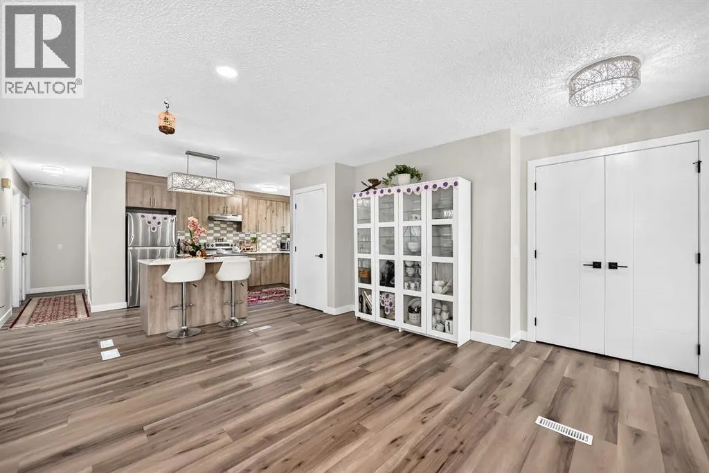 135 Whiteview Close NE