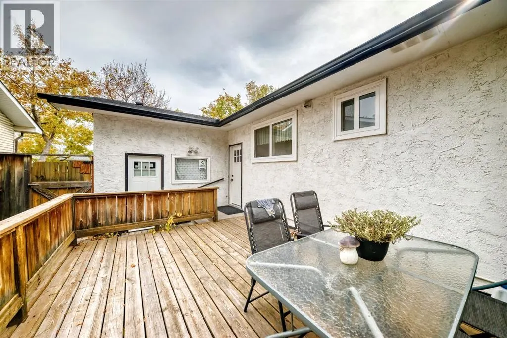135 Whiteview Close NE