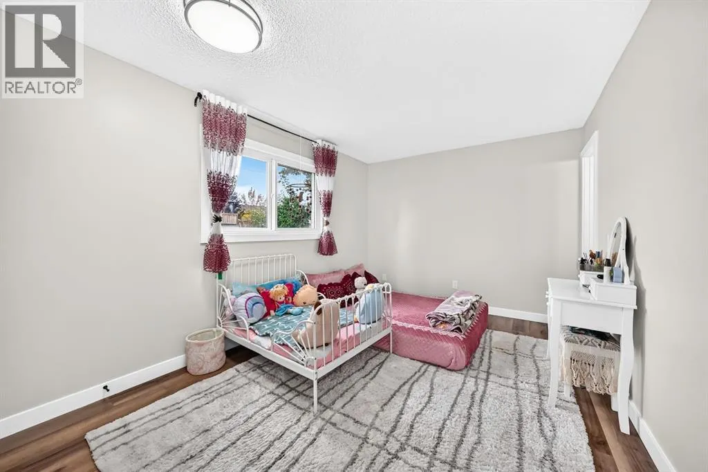 135 Whiteview Close NE