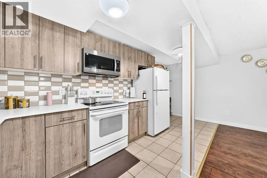135 Whiteview Close NE