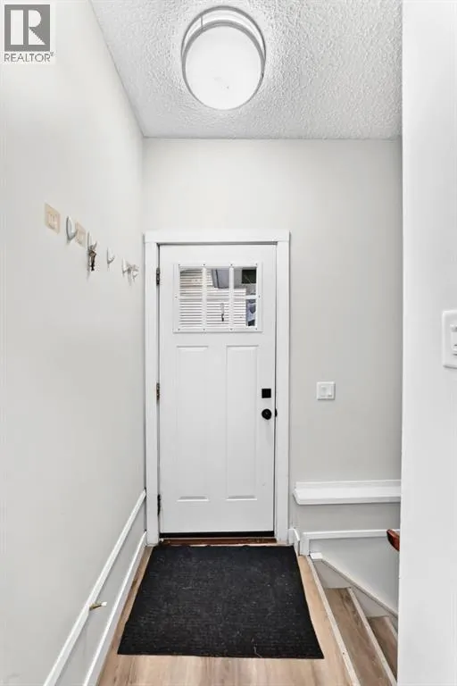 135 Whiteview Close NE