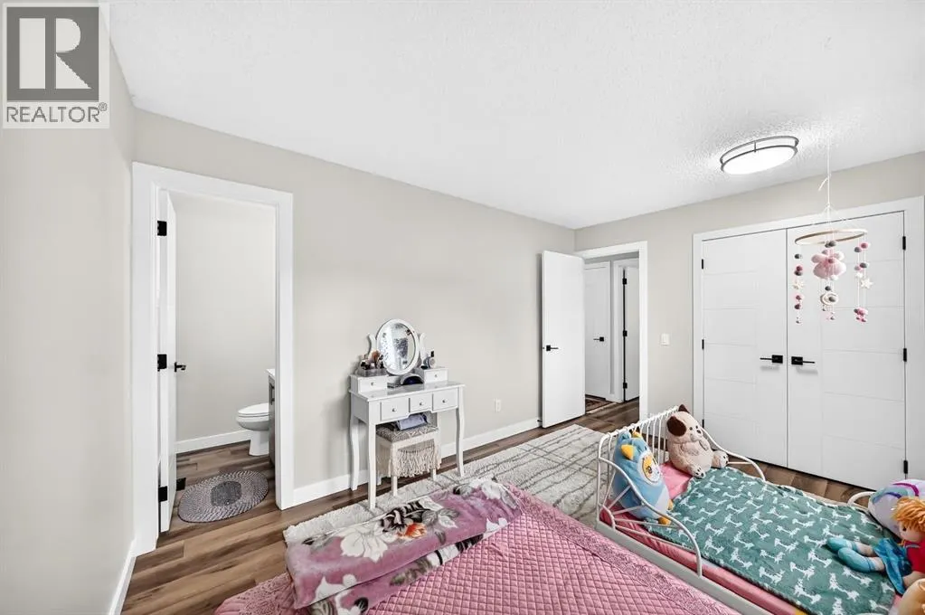 135 Whiteview Close NE