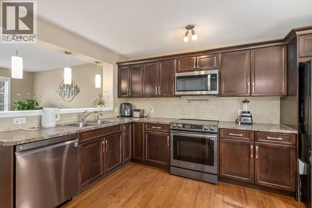240 Elgin Meadows Gardens SE