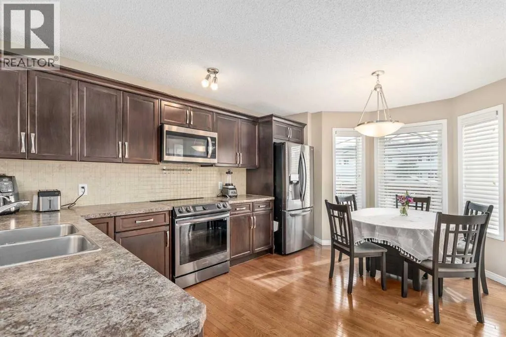 240 Elgin Meadows Gardens SE
