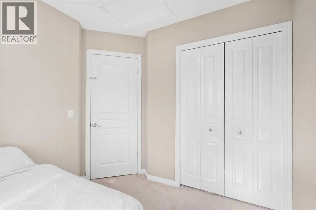 240 Elgin Meadows Gardens SE