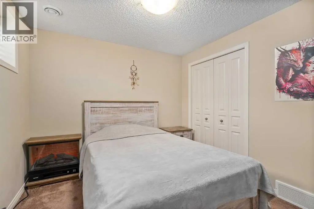 240 Elgin Meadows Gardens SE