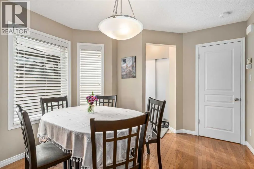 240 Elgin Meadows Gardens SE