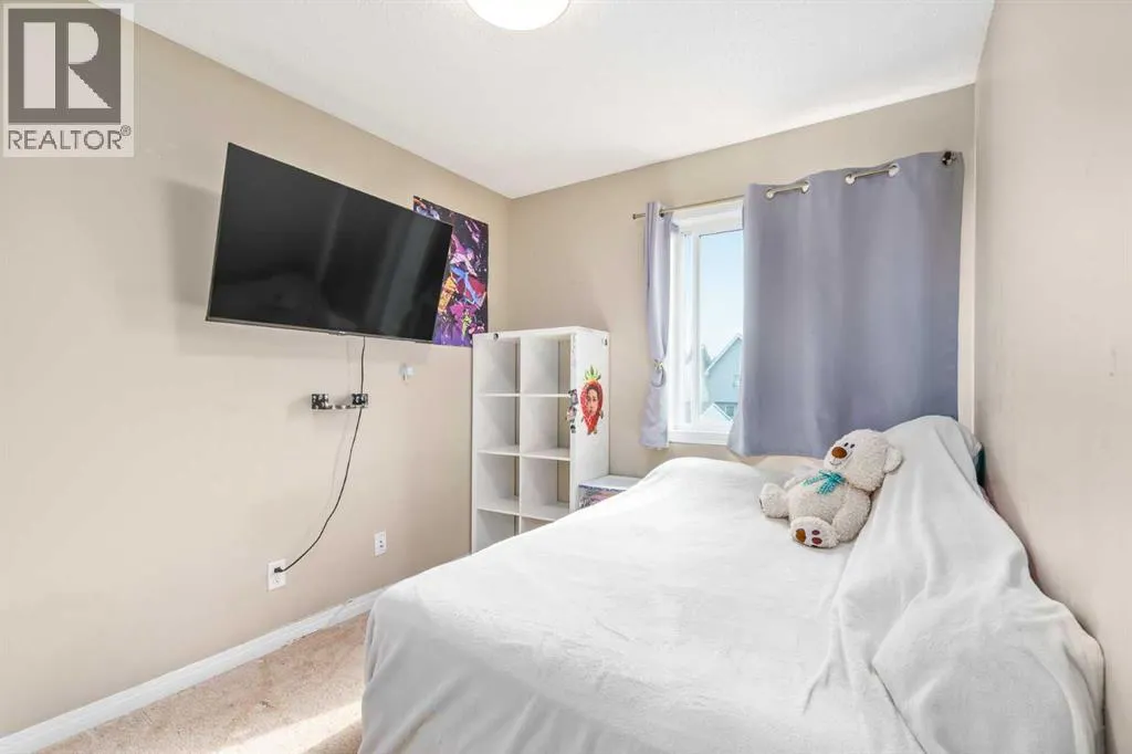 240 Elgin Meadows Gardens SE